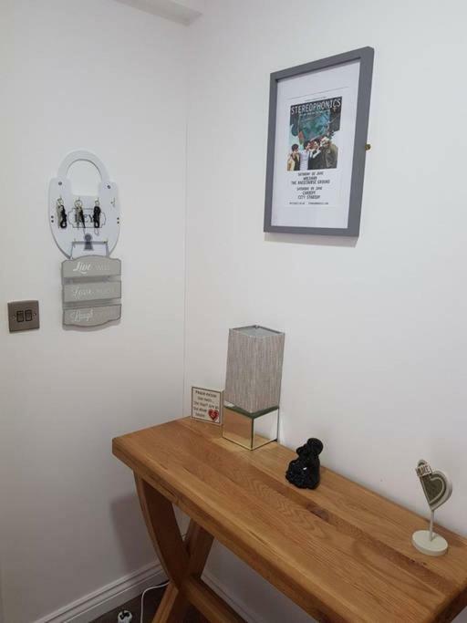 Apartment With Roof Terrace Close To City Centre 카디프 외부 사진